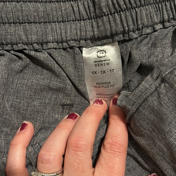 Wonderwink renew heather gray scrub set - Picture 2 of 7